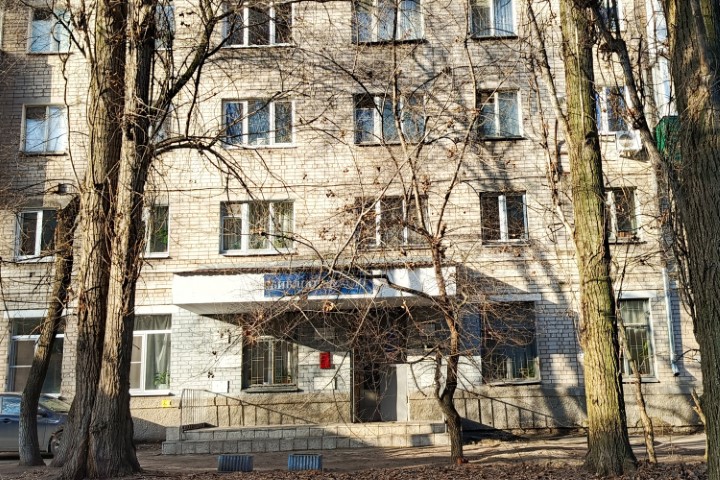 Вход в библиотеку