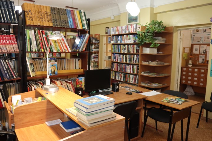 Вход в библиотеку