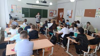 Беседа у выставки «Память поколений» Беседа у выставки «Память поколений»