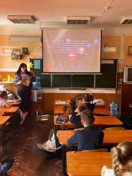 Час информации «Земному притяженью вопреки» 12+