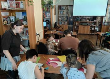 Мастер-класс ко Дню защитника Отечества «Портрет из бумаги» совместно с АНО «Дом глухих» Мастер-класс ко Дню защитника Отечества «Портрет из бумаги» совместно с АНО «Дом глухих»