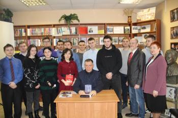 "Я выбрал путь писателя...". Встреча с писателем Михаилом Федоровым. Заседание клуба встреч с интересными людьми "Зеркало".