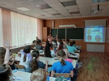 Арт-час «Сказка в дверь стучится…»  /7 июня – Международный день сказок/
