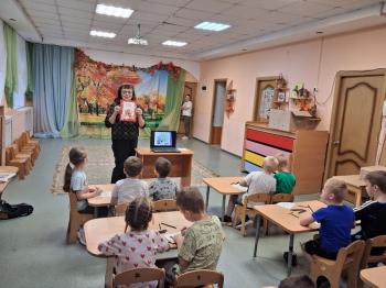 Литературно-игровой час «Сила России — в единстве народов»