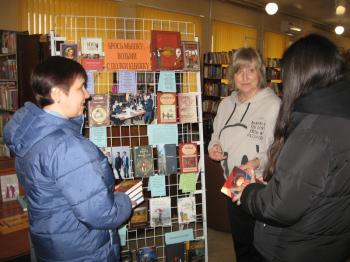 Экспресс-обзор  «Брось мышку, возьми с полки книжку»