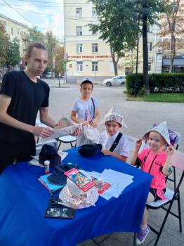 Участие библиотеки №4 в корпоративном проекте «Библиотека в парке». Мастер-класс «Лето в шляпе».