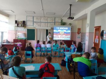 Урок патриотического просвещения «Зову тебя Россиею, единственной зову»