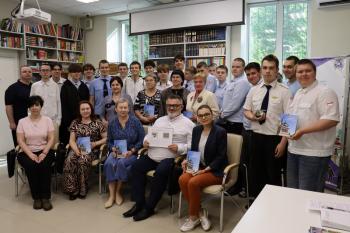 Презентация книги «Россия в прошлом и настоящем: основы патриотических знаний» Презентация книги «Россия в прошлом и настоящем: основы патриотических знаний»