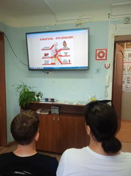 Тематический час «Алкоголь - коварный враг»