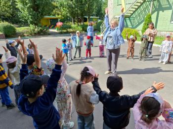 Спортивная минутка «А ну-ка, догони!» Спортивная минутка «А ну-ка, догони!»