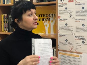 Беседа у информационного стенда «Толерантность: объединяем усилия» 